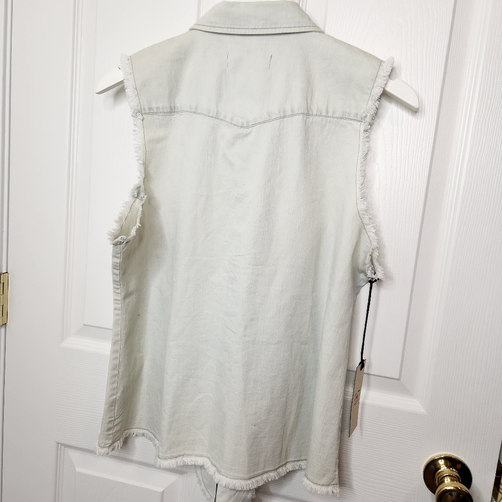 IDYLLWIND By Miranda Lambert Light Denim Chambray Sleeveless Shirt Pearl Snap - Picture 7 of 8